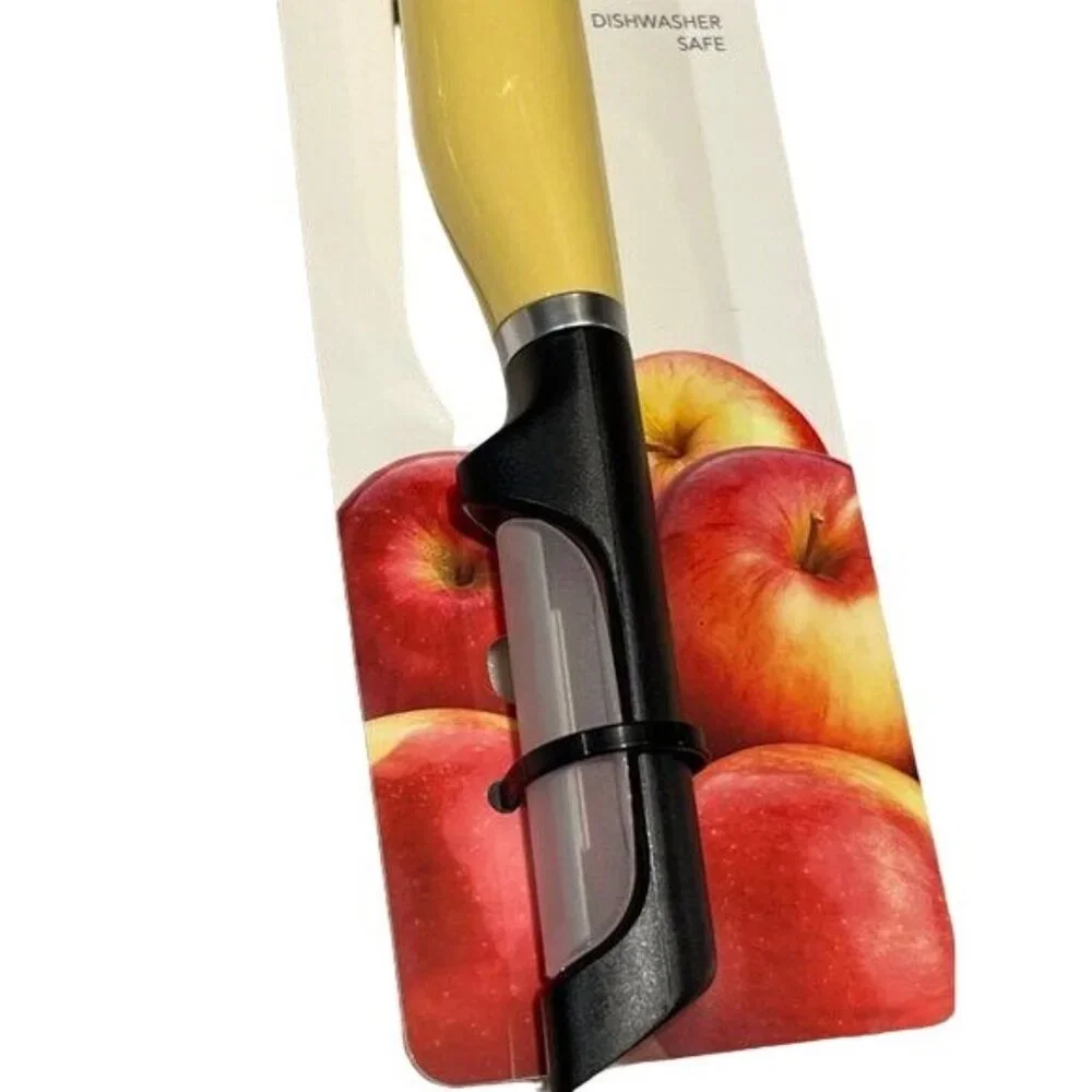 Kitchenaid Yellow‎ Euro Peeler Model # KE1120HYLA New With Tags!